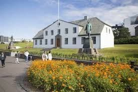 Fundur með forsætisráðherra.
