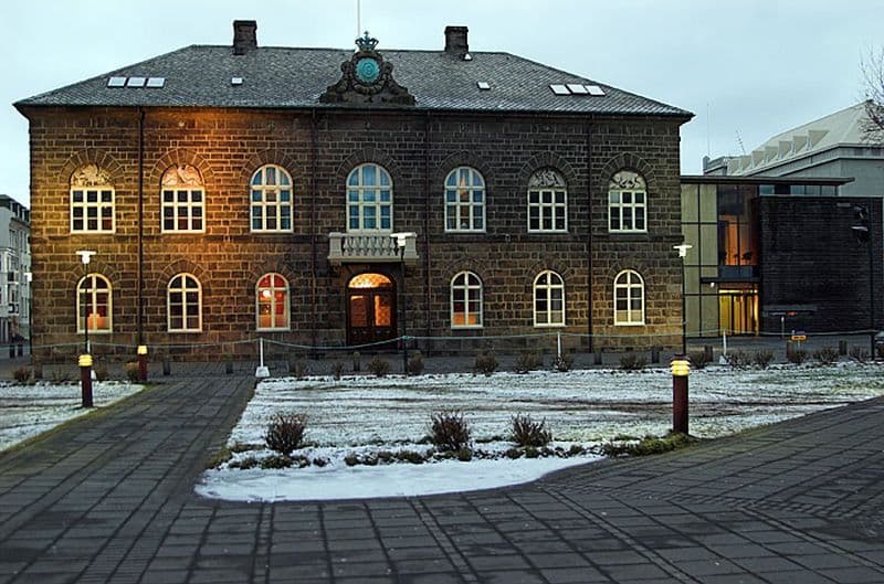 Alþingi afgreiði frumvarp til laga um þjónustu við fatlað fólk með miklar stuðningsþarfir.