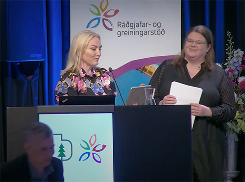 Eva Dögg Gylfadóttir fundarstjóri og Erla Guðrún Gísladóttir í pontu
