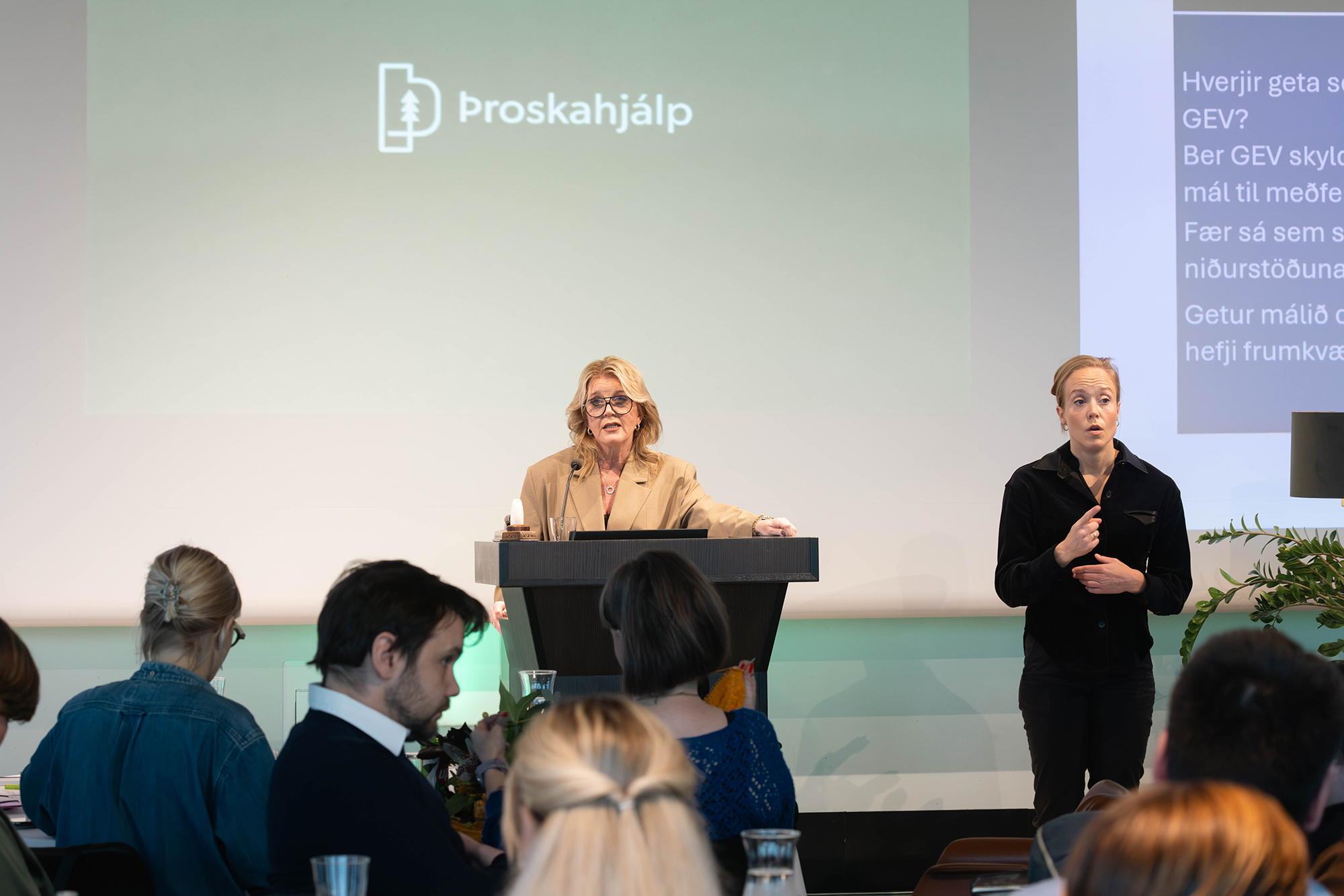 Herdís Gunnarsdóttir flytur erindi