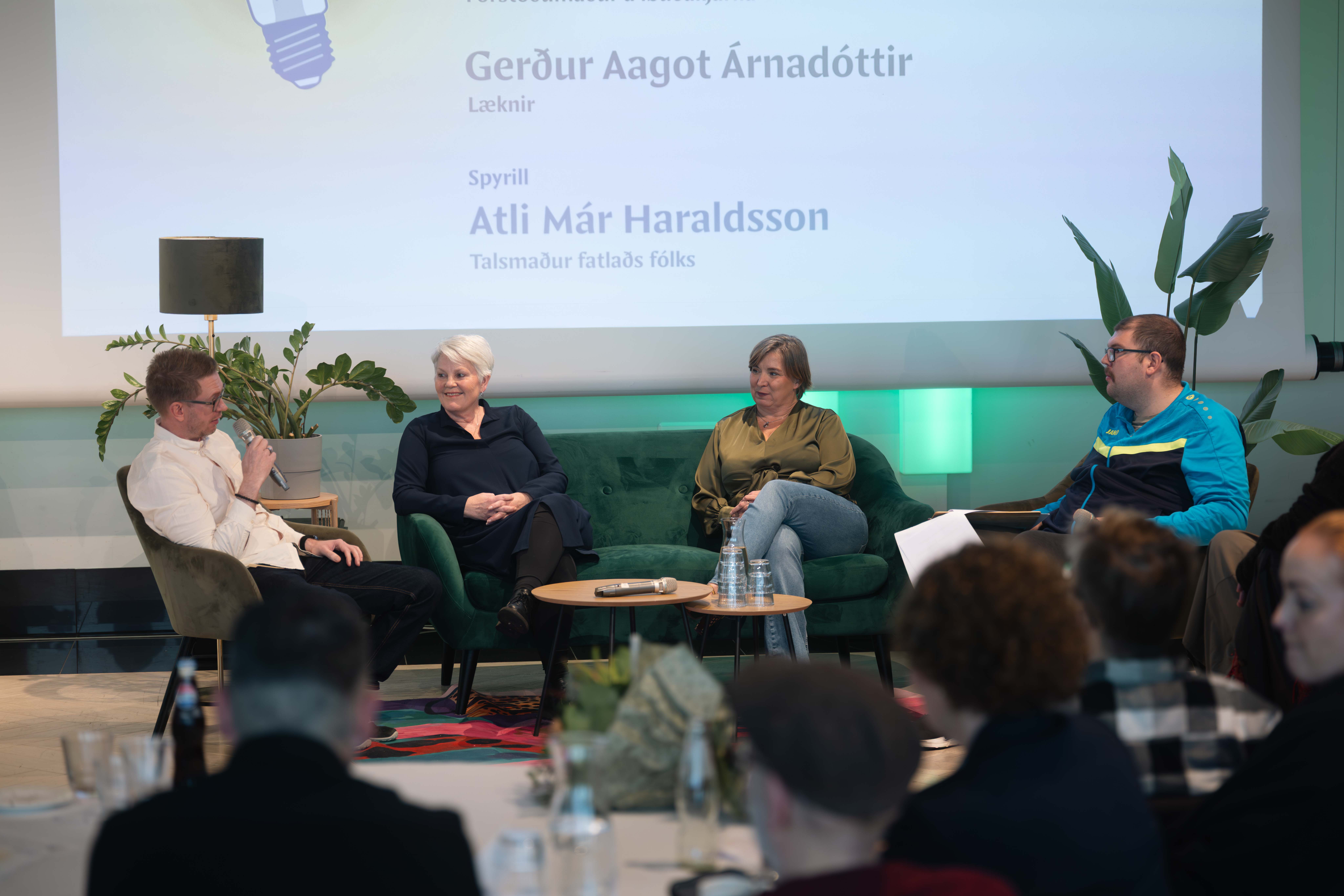 Sófaspjall. Atli Már, Hanna Kristín, Dagur og Gerður Aagot