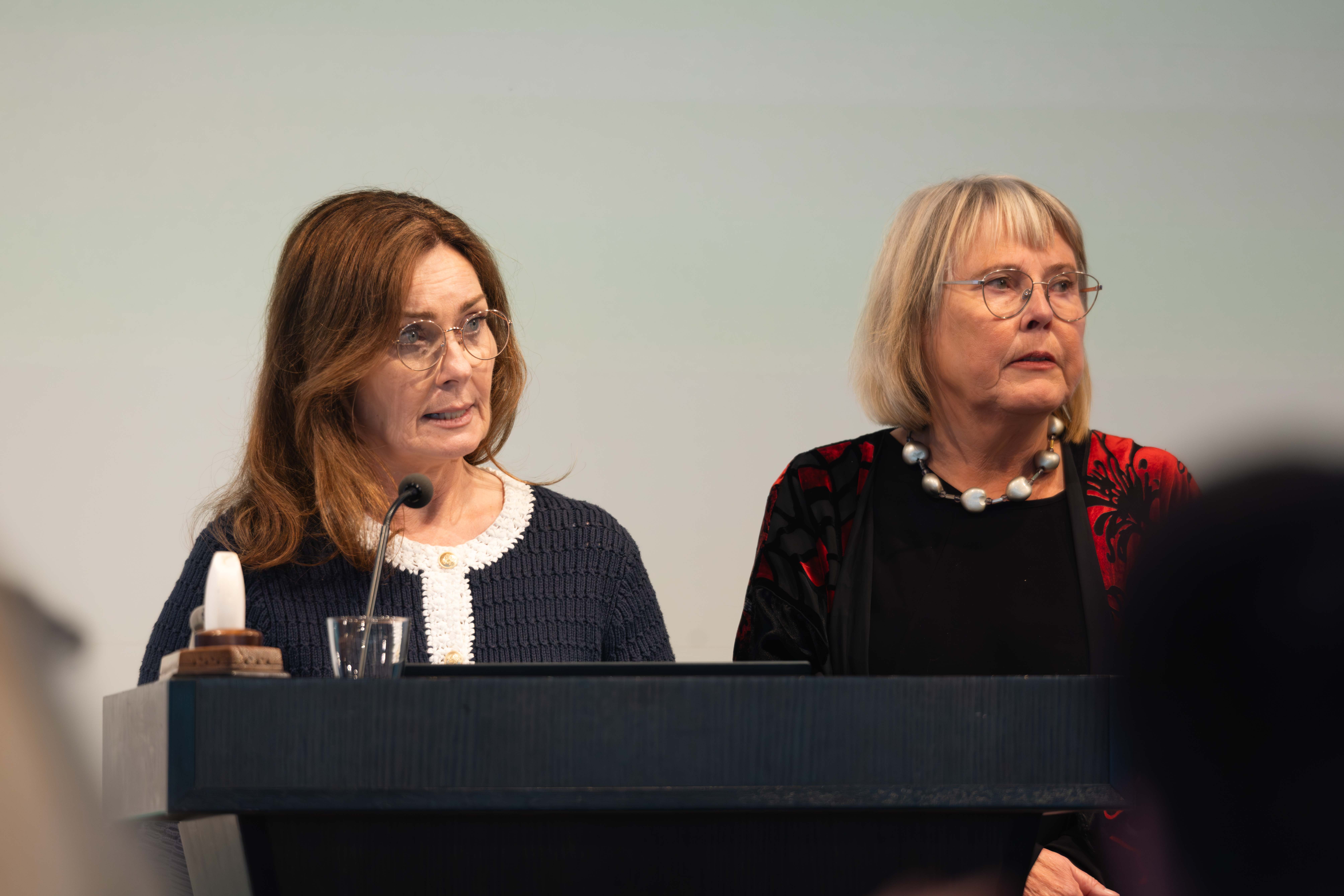 Laufey og Guðrún í pontu