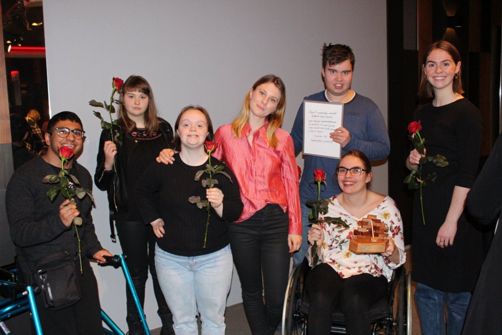 Frá afhendingu Múrbrjótsins 2019, þar sem þrjú verkefni hlutu viðurkenninguna. Hér eru fulltrúar ver…