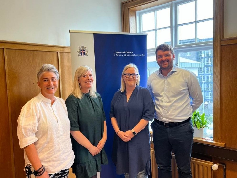 Á myndinni eru Sara Dögg Svanhildardóttir, Anna Lára Steindal, Unnur Helga Óttarsdóttir og Ásmundur …