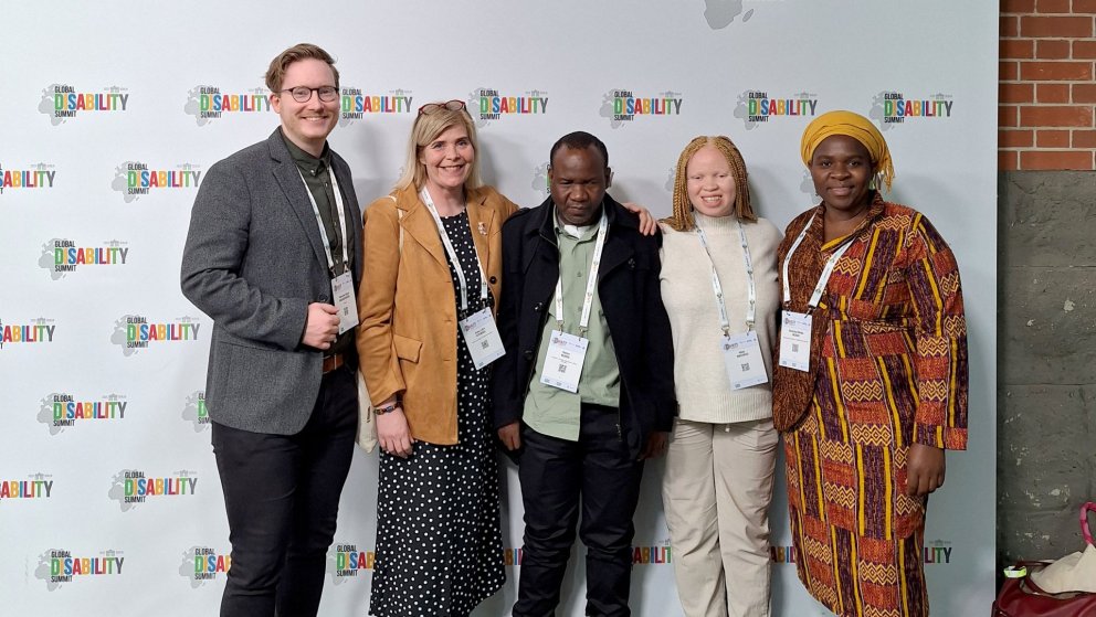 Talið frá vinstri. Þórarinn Snorri Sigurgeirsson og Anna Lára Steindal frá Þroskahjálp, Simon Munde,…