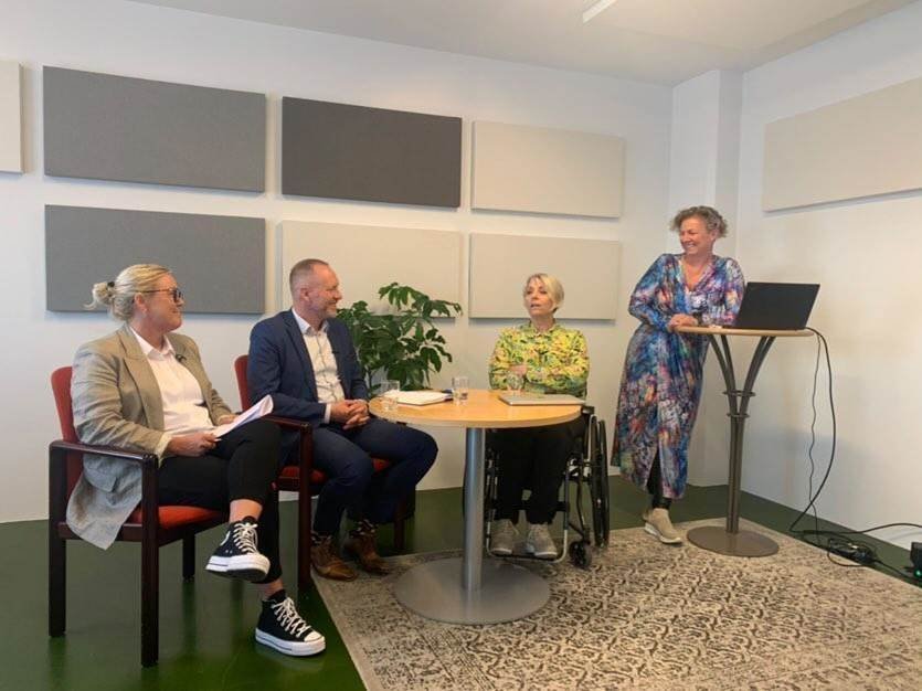 Unnur Helga Óttarsdóttir, formaður Þroskahjálpar, ásamt Guðmundi Inga Guðbrandssyni félags- og vinnu…