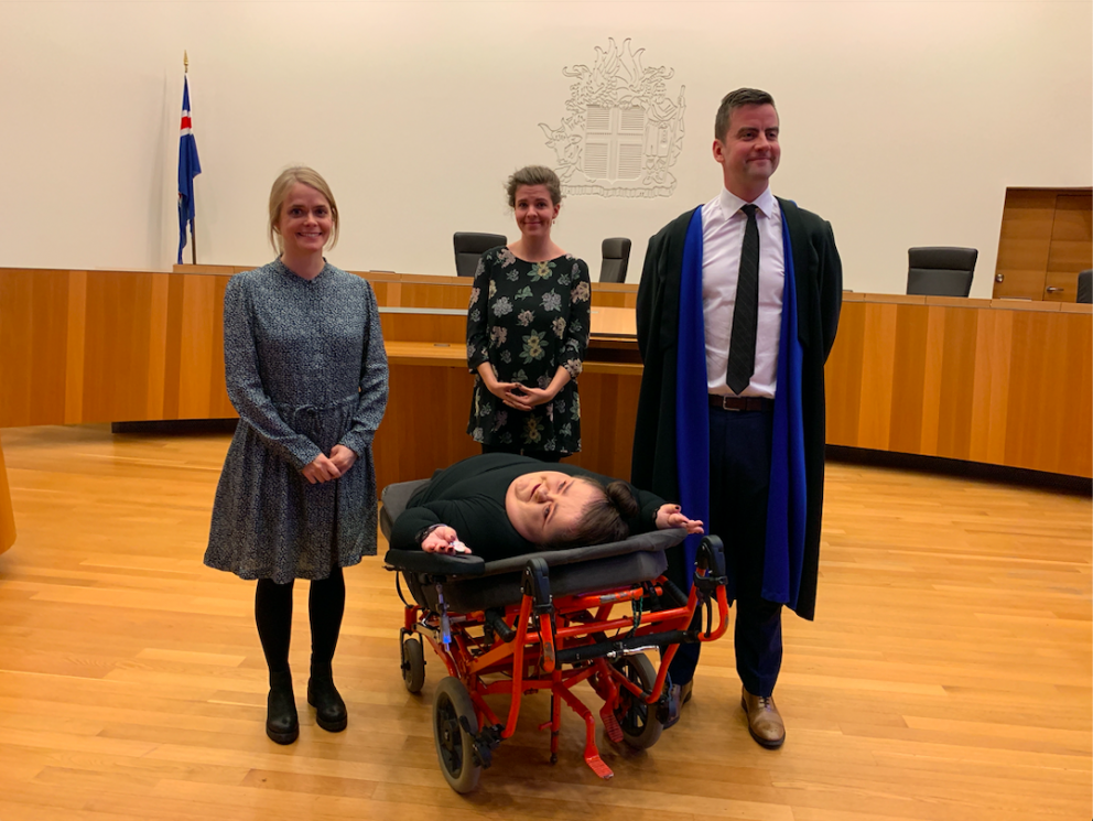 Freyja Haraldsdóttir ásamt lögmönnum sínum hjá Rétti í Hæstarétti. Mynd: Réttur.