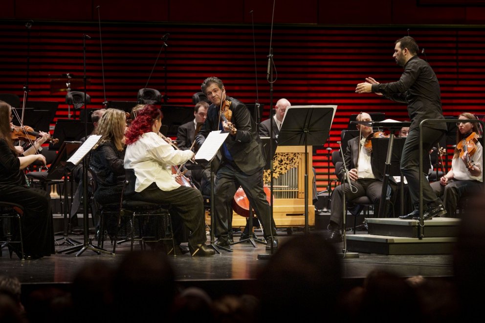 Á elleftu milljón safnaðist í Hörpu í tengslum við Samstöðutónleika Sinfóníuhljómsveitar Íslands með…