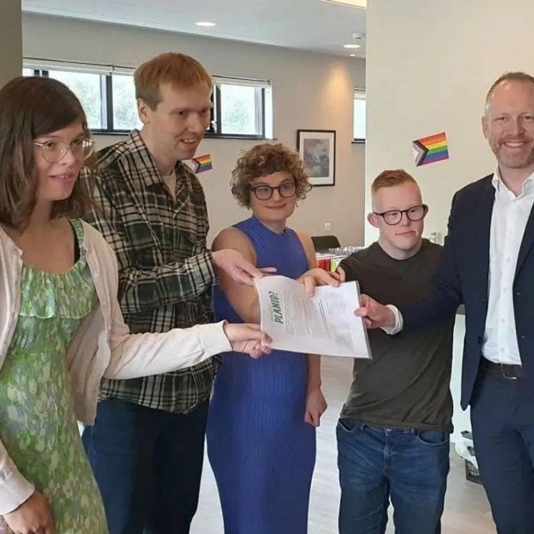 Frá vinstri: Anna, Þórir, Lára, Finnbogi og Guðmundur Ingi ráðherra.