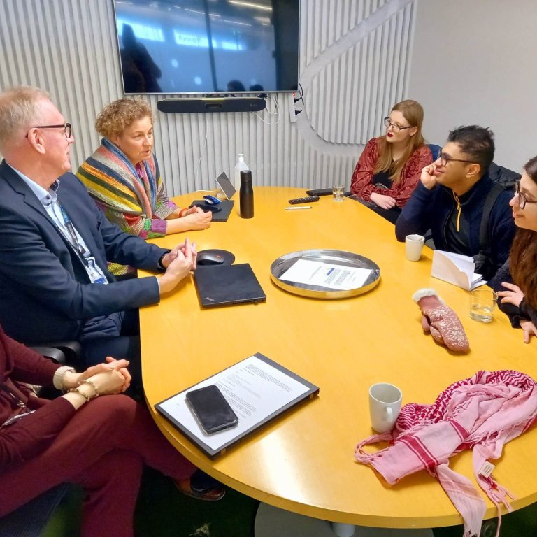 Starfsnemar Þroskahjálpar hittu fulltrúa félags- og vinnumarkaðsráðuneytis. Á myndinni má sjá Guðrún…