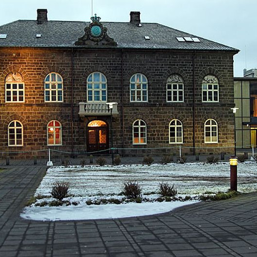 Alþingi afgreiði frumvarp til laga um þjónustu við fatlað fólk með miklar stuðningsþarfir.