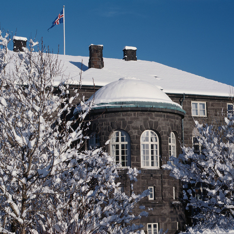 Áskorun til stjórnvalda um að tryggja það að fötluðu fólki sé kleift að taka virkan og fullan þátt í…