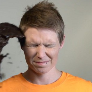 Drullumst til að leggja góðu málefni lið - (Myndband)