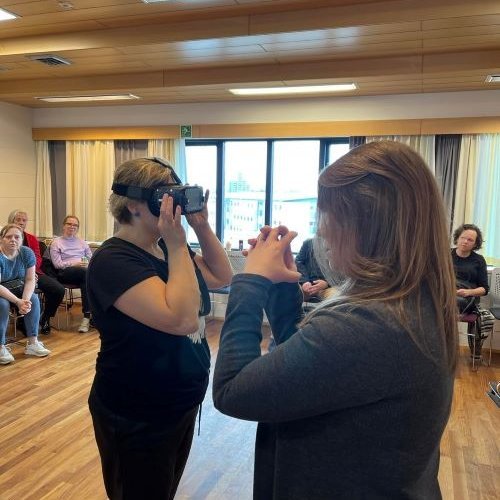 Í heimsókninni var farið yfir hvernig tækni getur nýst í að auka aðgengi fatlaðs fólks.