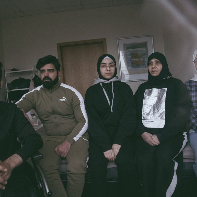 Hussein fjölskyldan. Hussein Hussein er lengst til vinstri. 
Ljósmynd: Heiða Helgadóttir, fengin af…