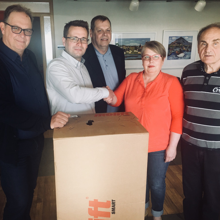 Lions-klúbburinn Þór gefur Þroskahjálp lyftara til að nota í Daðahúsi, orlofshúsi samtakanna á Flúðu…