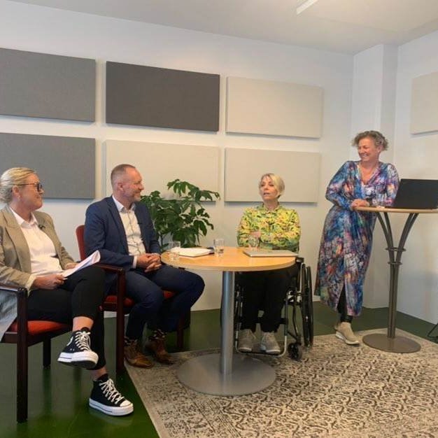 Unnur Helga Óttarsdóttir, formaður Þroskahjálpar, ásamt Guðmundi Inga Guðbrandssyni félags- og vinnu…