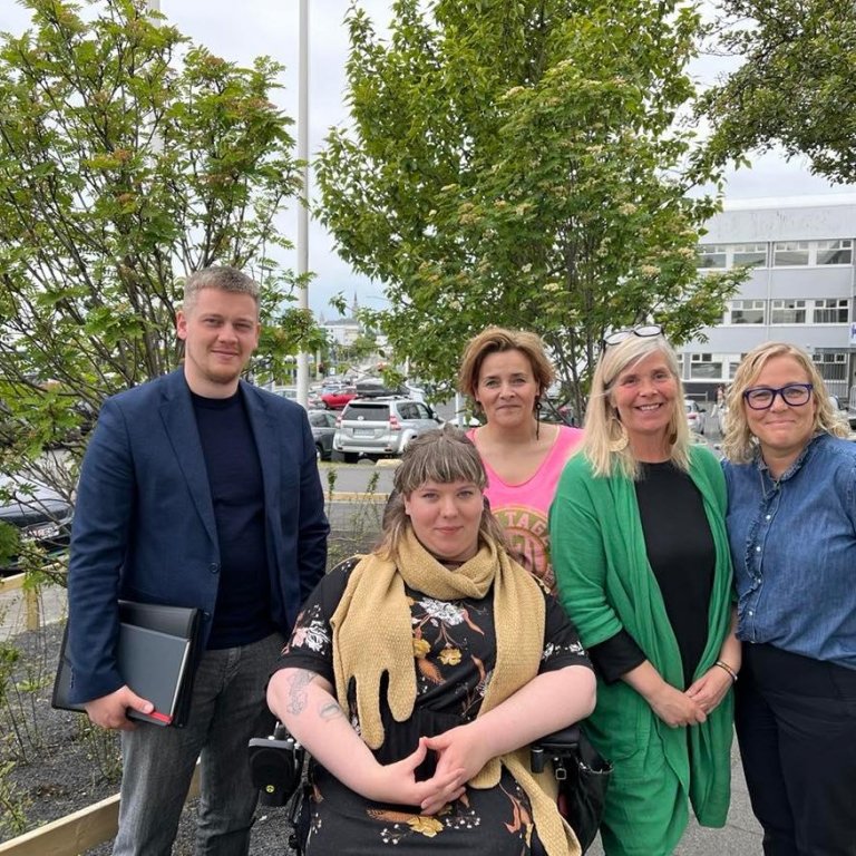 Á myndinni eru Bárður og Tóra frá færeysku samtökunum MEGD, ásamt Unni Helgu, Önnu Láru og Ingu Björ…