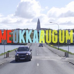Með okkar augum