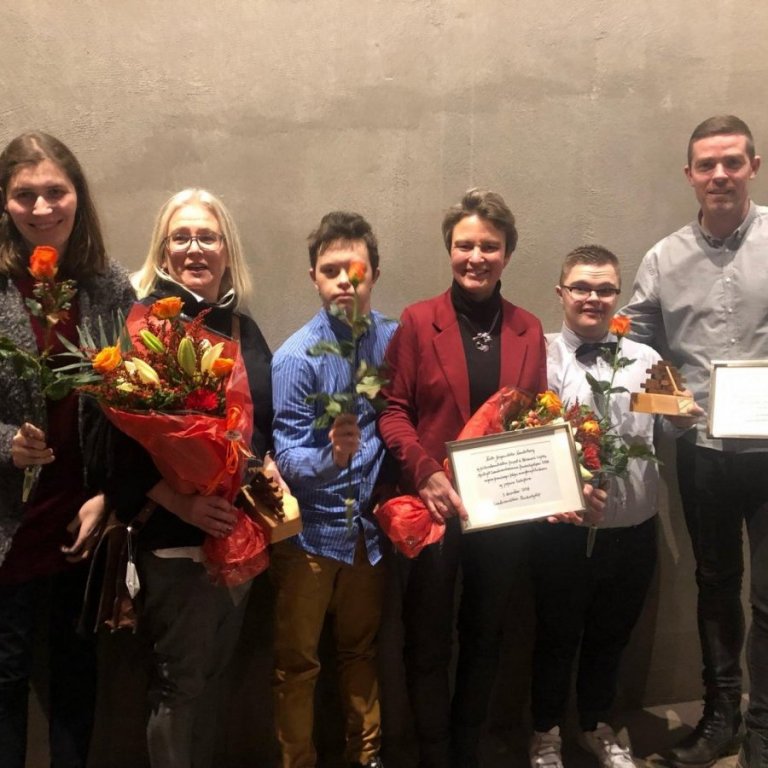 Ruth Jörgensdóttir Rauterberg og Þorpið, frístundamiðstöð á Akranesi, hlutu Múrbrjótinn 2018