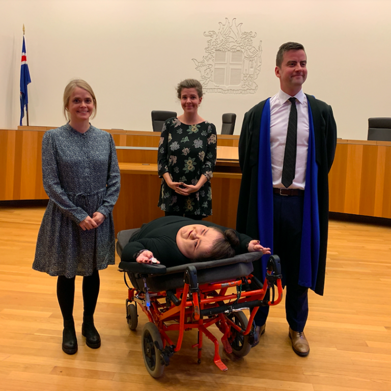 Freyja Haraldsdóttir ásamt lögmönnum sínum hjá Rétti í Hæstarétti. Mynd: Réttur.