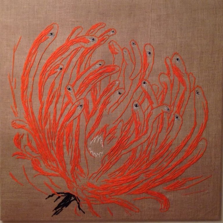 Verkið Sjávarfang (2013) eftir Kristínu Gunnlaugsdóttur. Ull á striga.