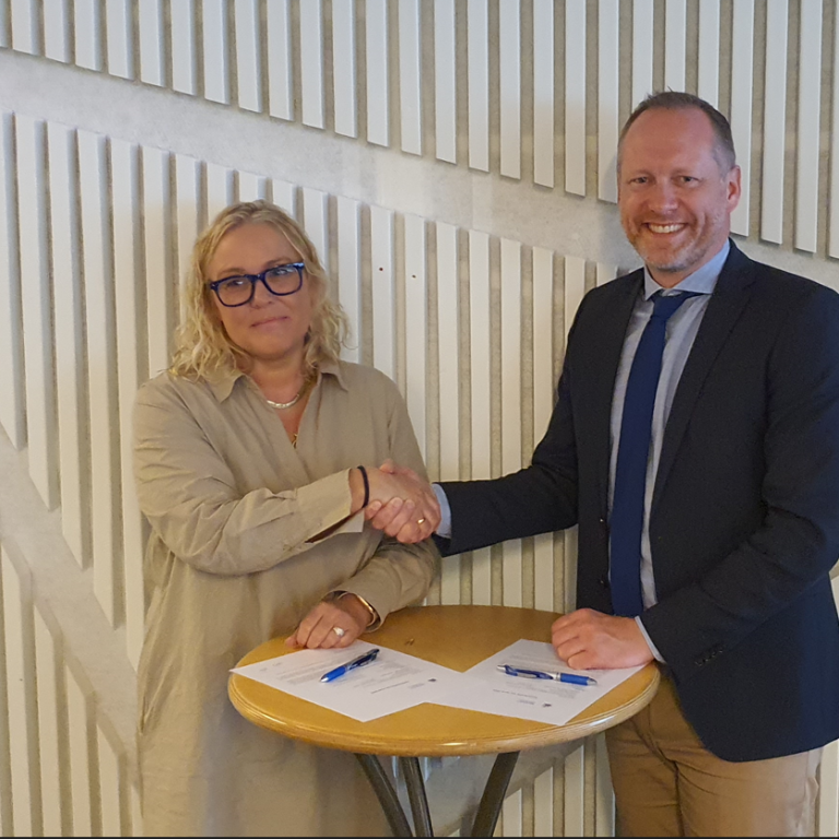 Unnur Helga Óttarsdóttir, formaður Þroskahjálpar, og Guðmundur Ingi Guðbrandsson, félags- og vinnuma…